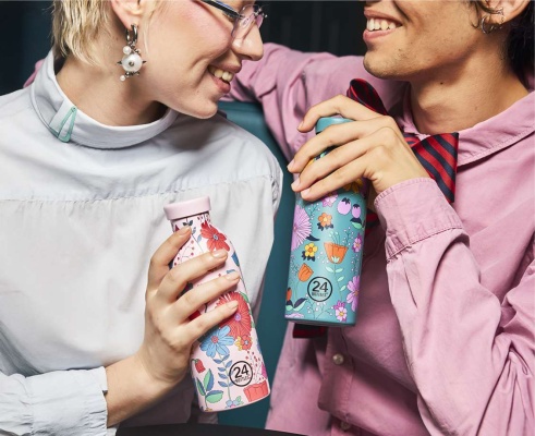 Die praktischste und funktionalste Lösung, um das Bedürfnis nach Flüssigkeitszufuhr Tag für Tag in gesunder, eleganter und ökologischer Weise zu stillen. 24Bottles®