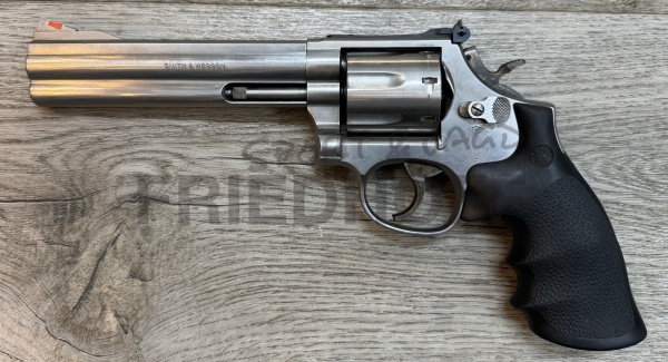  Smith & Wesson 686 Magnum Plus 6 Revolver